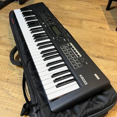 Korg KROSS 61-Key Music Workstation & Mono Gigbag 2010s - Black image 3