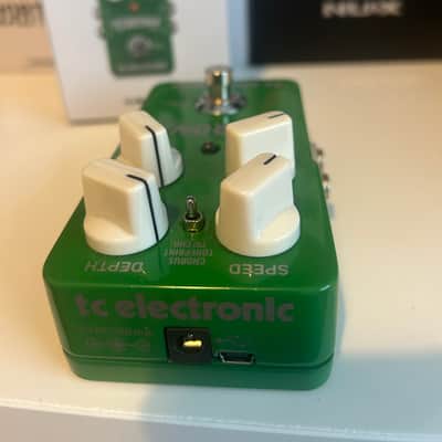 TC Electronic Corona Chorus 2011 - Present - Green image 5