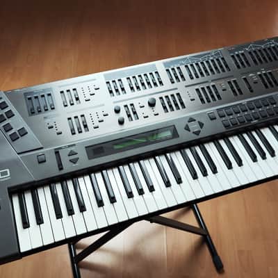 Roland JD-800 61-Key Programmable Synthesizer - Top Optics