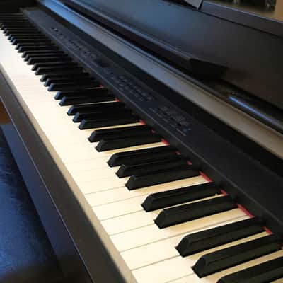 Yamaha Clavinova CLP 330 image 2