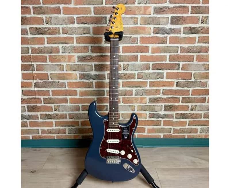 FENDER - AMERICAN PROFESSIONAL CLASSIC STRATOCASTER FADED BLACK