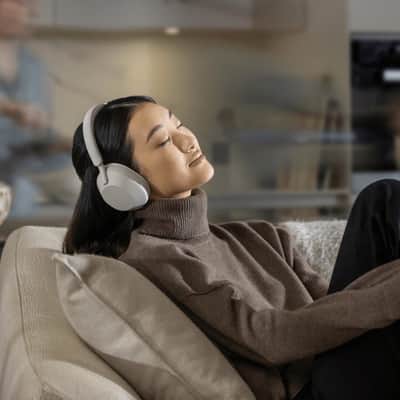 Sony WH-1000XM5 Wireless Noise Canceling Over-Ear Headphones (Silver) with Knox Gear 4-Port USB 3.0 Hub and Alloy Headphone Stand Bundle (3 Items) image 10