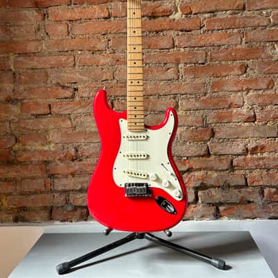 Fender American Standard Stratocaster with maple fretboard 2000 Hot rod red image 2
