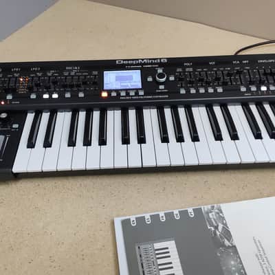 Behringer DeepMind 6 with original Bag / Synthonia Libraries - Deep mind image 3