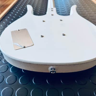 Jerry Jones Baritone / 6 String Bass 88-90 - White image 6