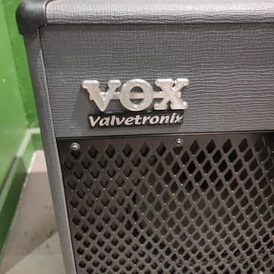Vox Valvetronix AD30VT 30-Watt 1x10 Modeling Guitar Combo 2004 - 2008 - Black image 2