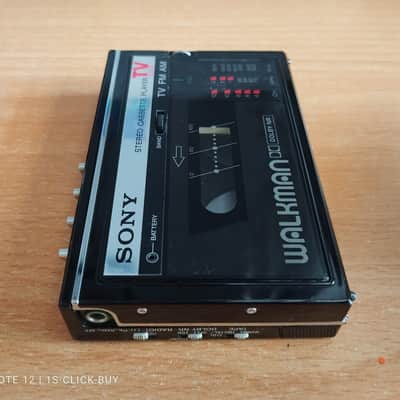 Sony WM F30 1984 - Sony Walkman radio Cassette player WM F 30 black working video test image 6