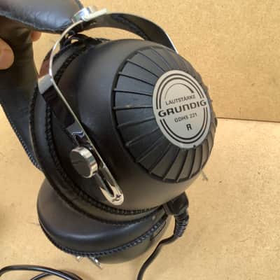 Grundig GDHS 221 vintage Headphones / super cool funky design / with original case image 14