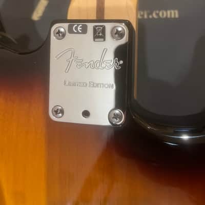 American Fender Stratocaster 2011 (FSR) - 2 tone sunburst image 6