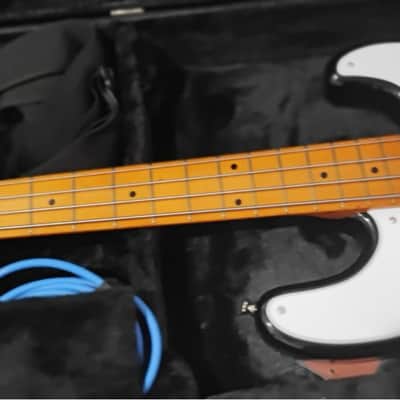 Squire by (Fender) 51' Re-Issue Classic Vibe 2021 - Sunburst with Accessories. image 4