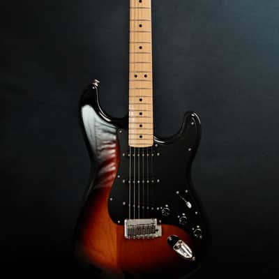 Fender Player Stratocaster with Maple Fretboard 2018 - 2024 - 3-Color Sunburst image 2