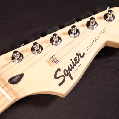 Squier Squier Sonic Stratocaster Maple Fingerboard White Pickguard Black 779 image 4