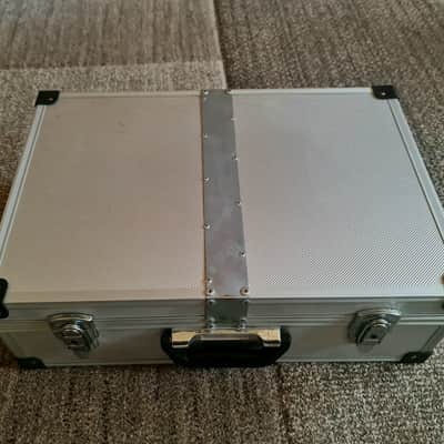 Zoom G5n Multi-Effects Processor + Custom Aluminum Flight Case + Original Power Supply image 3