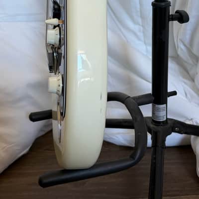 Fender "Squier Series" Standard Stratocaster with Maple Fretboard 1992 - 1996 - Arctic White image 3