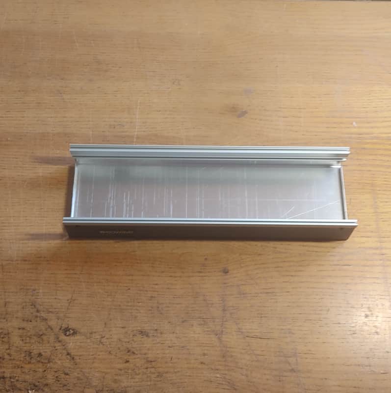 Boîtier Eurorack EOWAVE (84HP) monté avec 2 rails gris + 4 Vis (M5x20) image 1