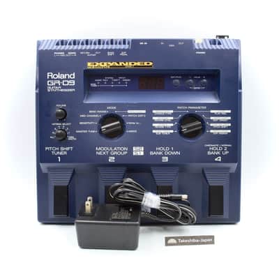 Roland GR-09 Guitar Synthesizer With Power Supply Made in Japan Guitar Effect Pedal ZG26632
