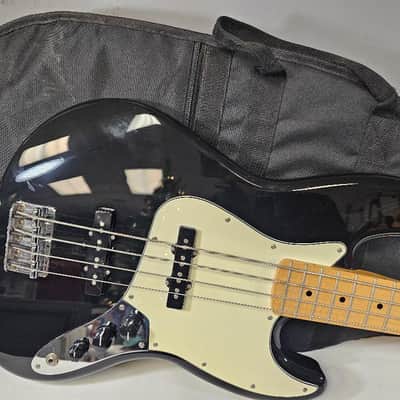 Fender Standard Jazz Bass with Maple Fretboard 2008 - 2016 - Black image 3