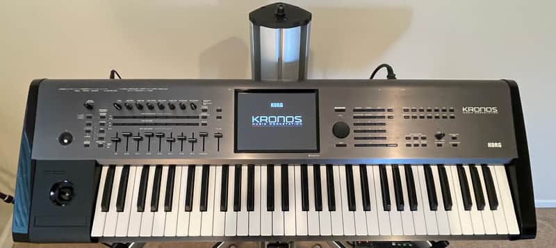 Korg Kronos 61 - Excellent image 1