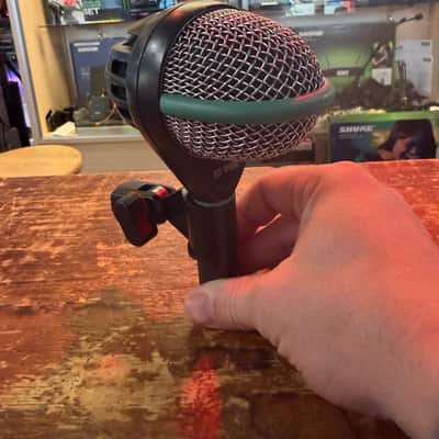 AKG D112 Large-Diaphragm Dynamic Kick Drum Microphone | Reverb