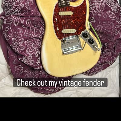 Fender Mustang Guitar with Rosewood Fretboard 1966 Olympic White. Comes with original case image 2