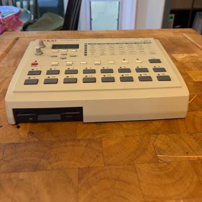 Akai S20 Stereo Phrase Sampler 1997 - White- SERVICED - MAXED image 5