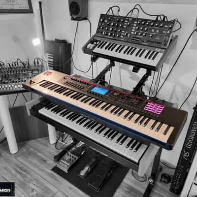 Roland FANTOM-07 76-Key Workstation Keyboard 2022 - Present - Black