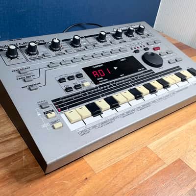 Roland MC-303 Groovebox - Silver image 2