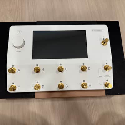 PRE-OWNED Neural DSP Quad Cortex Limited Edition White & Gold imagen 2