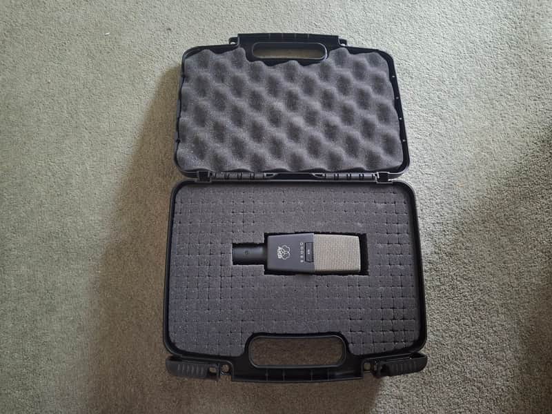 AKG C414