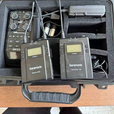 Zoom H6 Handy Recorder + Saramonic UwMic9 Wireless Set in Case