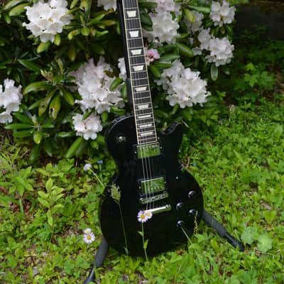 2025 Gibson Les Paul Studio in Ebony w/New Black Dunlop Straplocks and a like New Black Gibson Hardshell Case ~ As New ! image 2
