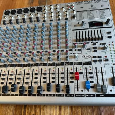 Behringer Eurorack UB1832FX-Pro 18-Input 3/2-Bus Mic / Line Mixer with Multi-Effects Processor 2000s - Silver image 3