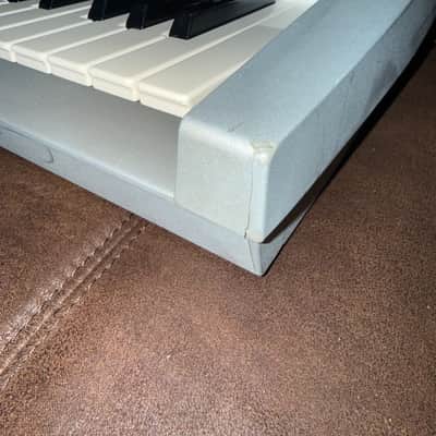 Korg Triton Classic 61-Key Workstation Synthesizer Silver image 13