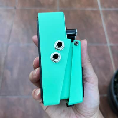 Boss PN-2 Tremolo/Pan (Silver Label) 1990 - 1995 - Green image 3
