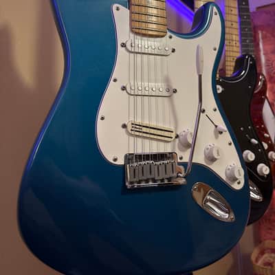 Fender American Standard Stratocaster with Maple Fretboard 1998 - 2000 - Aqua Marine Metallic image 11