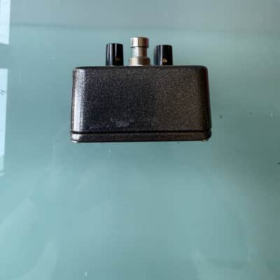 Keeley DynaTrem Dynamic Tremolo 2015 - Present - Silver / Red Graphic image 6