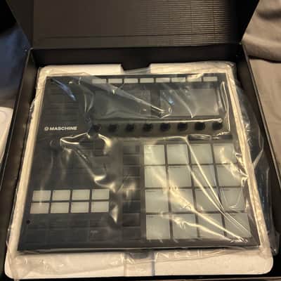 Native Instruments Maschine MKIII 2010s - Black image 3