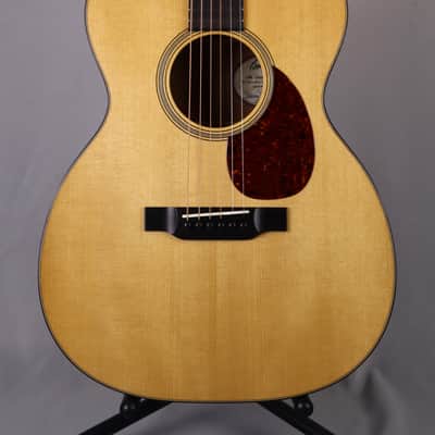 Bourgeois Country Body OM (Heirloom Series) Aged Tone Adirondack Top, Mahogany back and sides. image 3