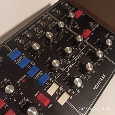Behringer Model D image 3