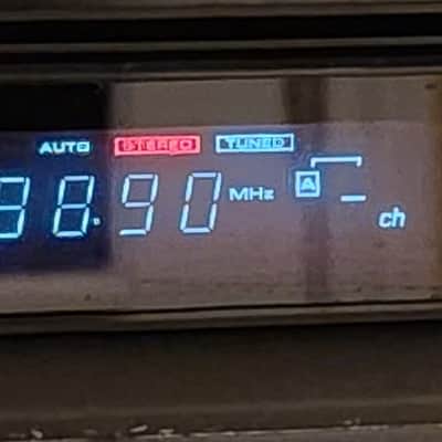 Kenwood Kenwood KT-89 is a quartz synthesizer AM/FM stereo tuner 1988 - Black image 2
