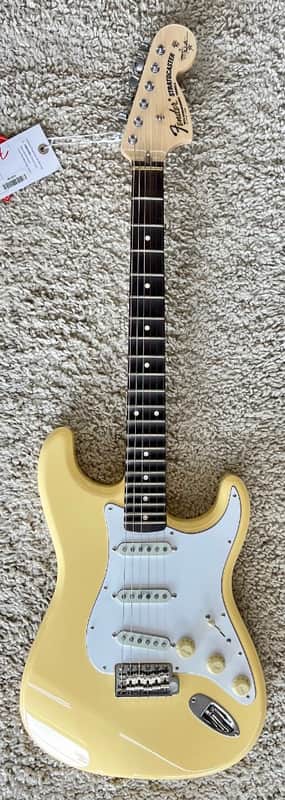 Fender Yngwie Malmsteen Stratocaster White Electric Guitar, Scalloped board