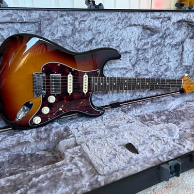 Immagine Fender American Ultra Stratocaster HSS with Lollar Pickups - 2