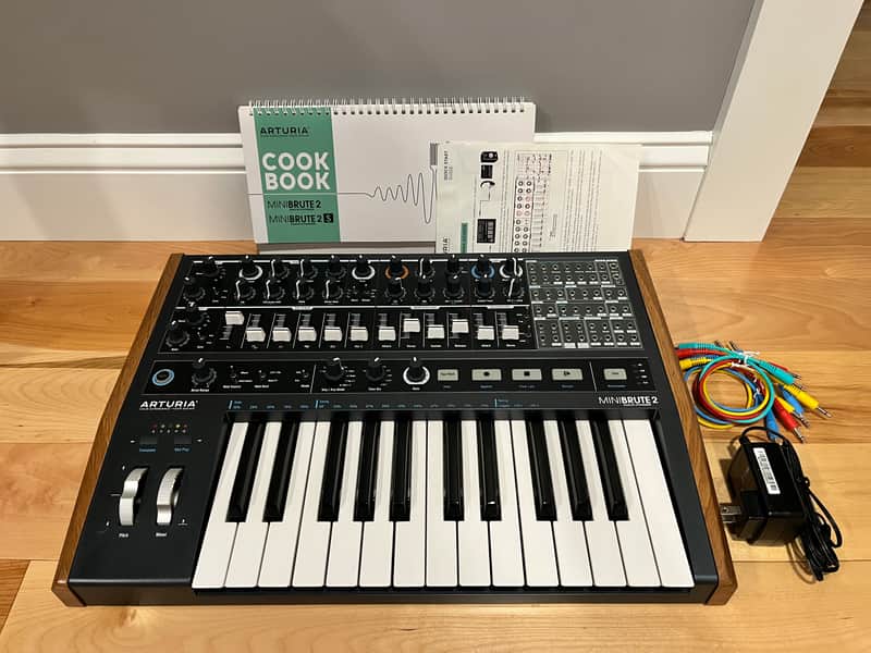 Arturia MiniBrute 2 25-Key Synthesizer 2018 - Present - Black image 1