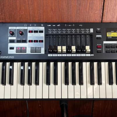 Hammond Sk1 61-key Portable Combo Organ w/ gig bag power supply image 2