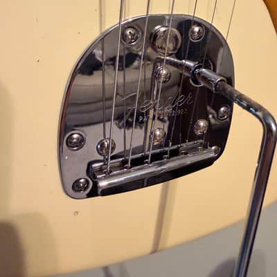 Squier J Mascis Jazzmaster upgraded fender tremolo case included - Vintage White image 3