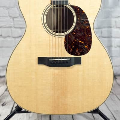 Martin Custom Shop 000 - 14 Fret Black Walnut 2025 - Gloss image 2