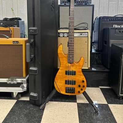 Fender American Deluxe Zone Bass 2001 - 2006 - Amber image 3