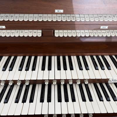Allen Organ w/ External Speakers, 32-Note Pedalboard, & Bench! image 5