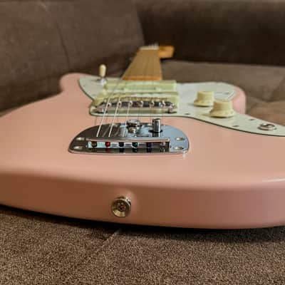 Fender MIJ Junior Collection Jazzmaster with Fender Gigbag - 2025 Model in Satin Shell Pink image 16