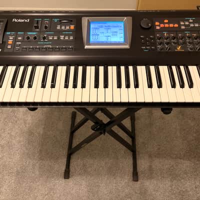 Roland V-Synth + Hercules Stand